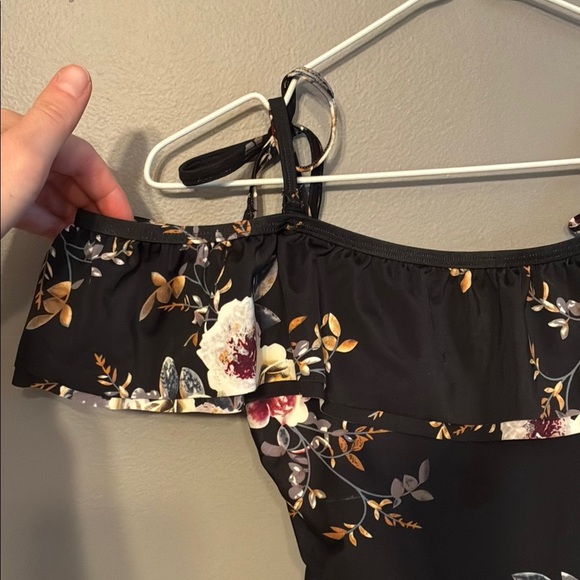 Divinitasole black floral off shoulder swim tank. - Picture 6 of 14